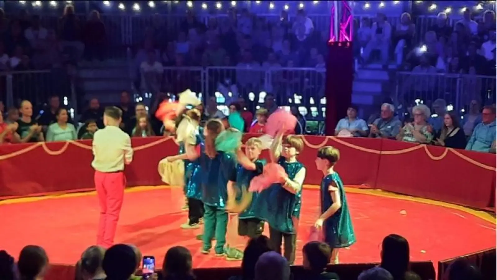 Viel Freude und Mut zeigten die Kinder der Stadtschule bei ihren Zirkusnummern.  (Foto: privat)