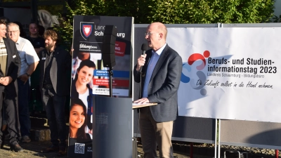 Landrat Jörg Farr bei der Eröffnung des Berufs- und Studieninformationstages im Vorjahr. (Foto: ab)