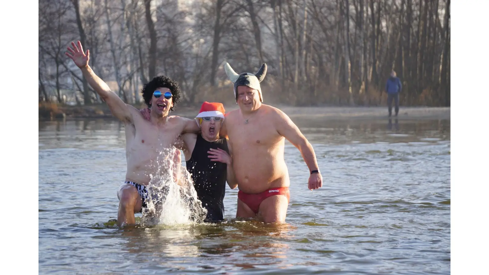 Immer wieder ein Spaß: Das Neujahrsanbaden in Steinhude. (Foto: privat)