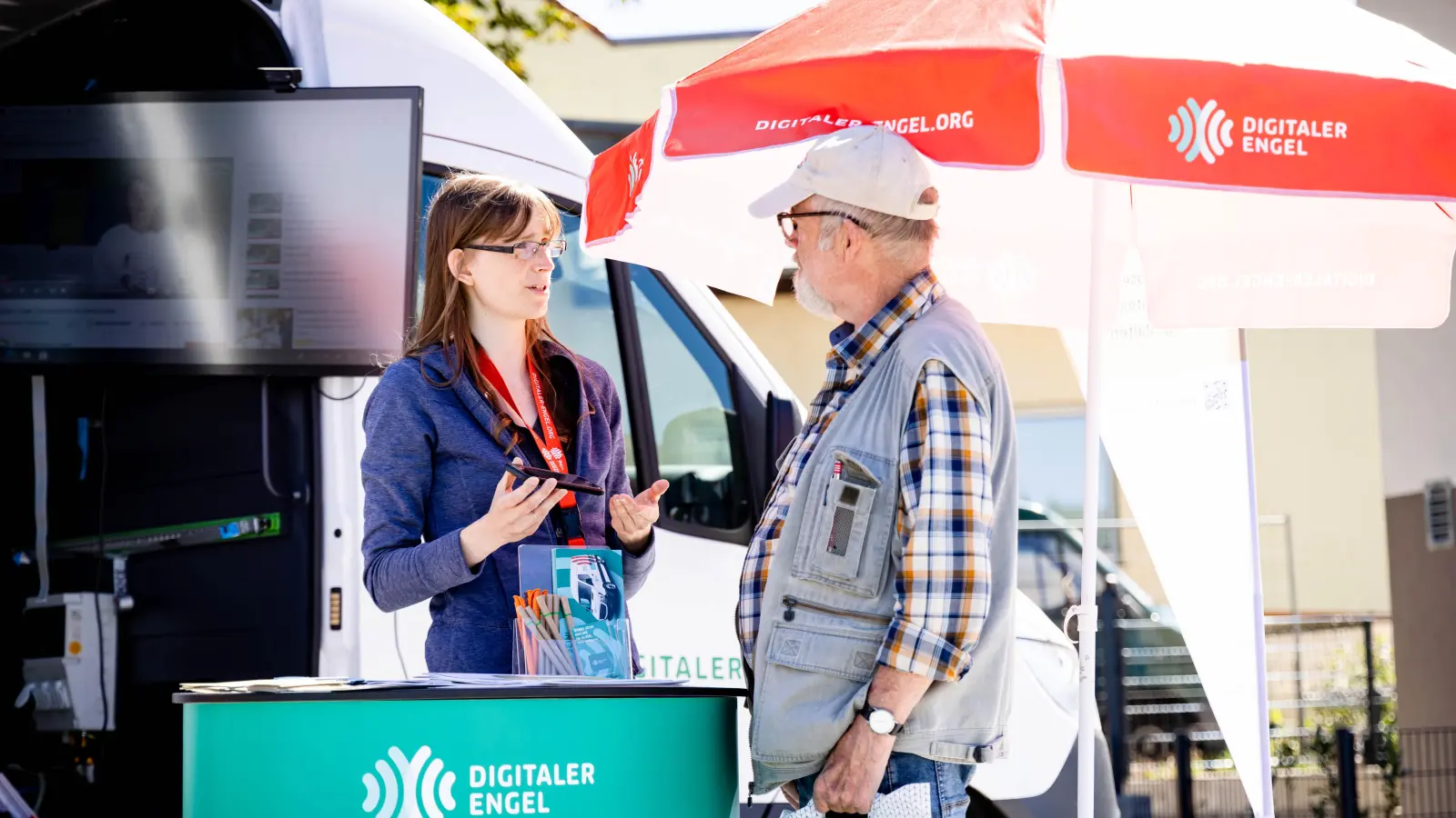 Geben Tipps: Die Digitalen Engel des Vereins Deutschland sicher im Netz e.V.  (Foto: Joerg Farys)