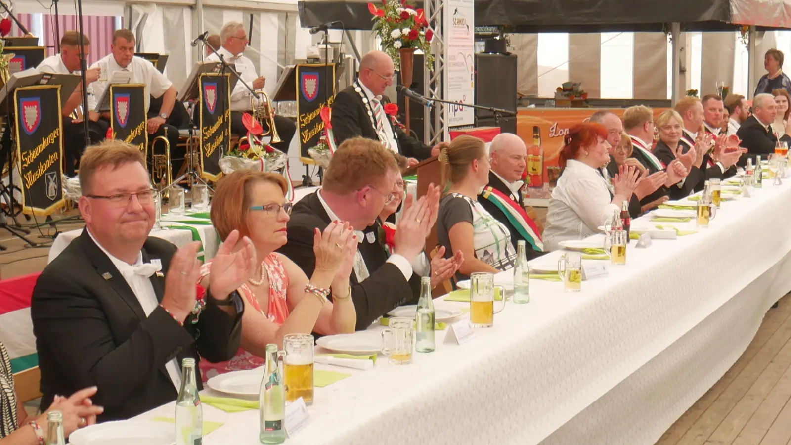 Das Festessen mit geladenen Gästen. (Foto: gk)