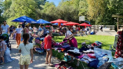 Beliebte Veranstaltung: Der Flohmarkt auf dem Bau-Hof. (Foto: privat)