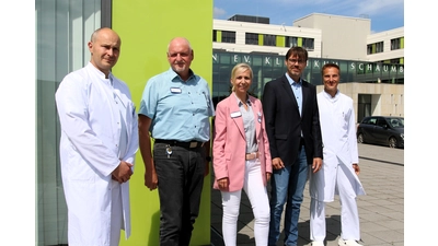 Razvan Ioan Medrea (v.li.), Dirk Hahne, Diana Fortmann, Christian Heer und Söhnke Theiß betonen, dass das Klinikum in seiner Grundstruktur gut für die Zukunft aufgestellt sei. (Foto: Borchers, Bastian)