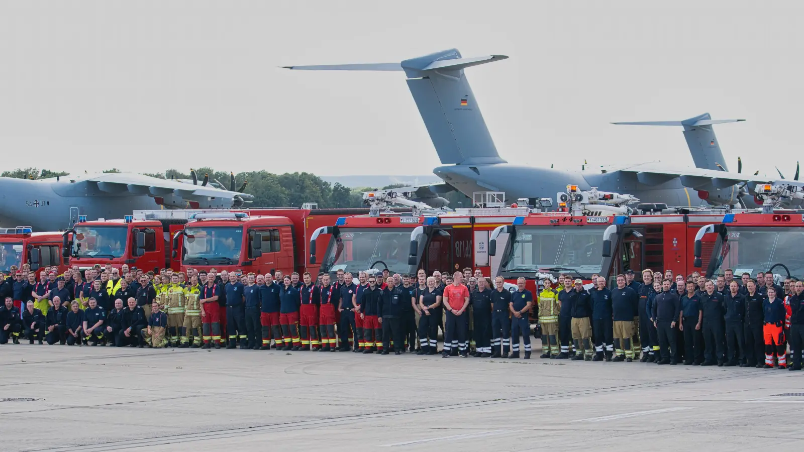 Erfolgreiche Großübung auf dem Fliegerhorst mit der Bundeswehr-Feuerwehr und Ortswehren aus der Region.  (Foto: SOEREN BOERNER)