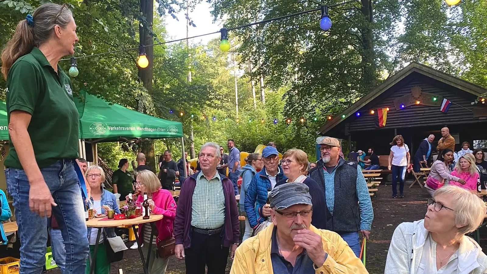 Die 1. Vorsitzende Gabriele Forstner begrüßt die Besucherinnen und Besucher. (Foto: privat)