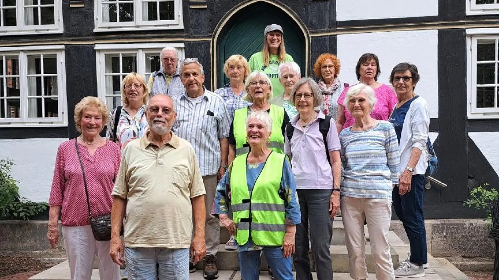 Machen einen Stadtspaziergang: Die Teilnehmer des Projekts „3000 Schritte für die Gesundheit”. (Foto: privat)