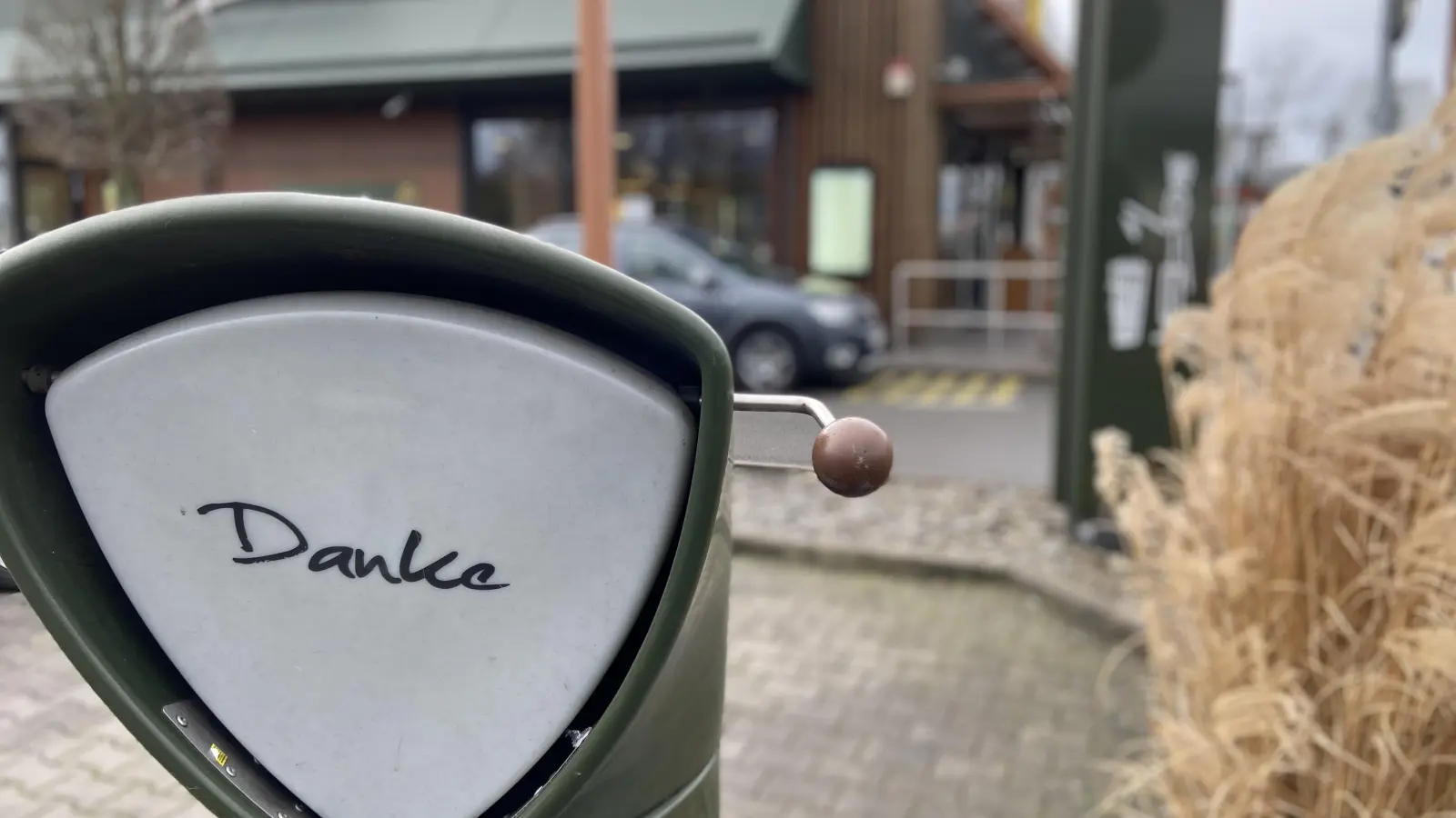 Müllbehälter könnten künftig weniger frequentiert werden, wenn mehr Menschen auch im Schnellrestaurant auf Mehrweggeschirr ausweichen.  (Foto: ste)