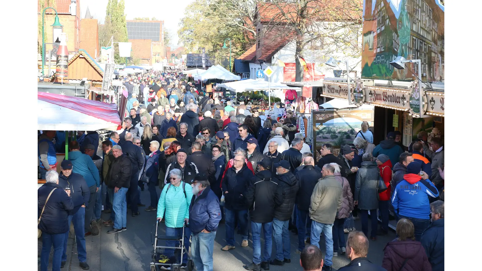 Tausende von Gästen werden Donnerstag zum Heiratsmarkt nach Wiedensahl strömen. (Foto: Borchers, Bastian)