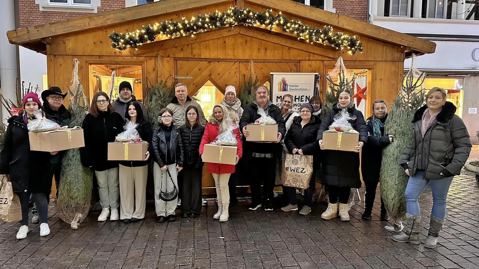 Aktion Weihnachtsbaum der Silvesterinitiative: Zehn Bäume gehen an zehn bedürftige Familien. (Foto: ste)