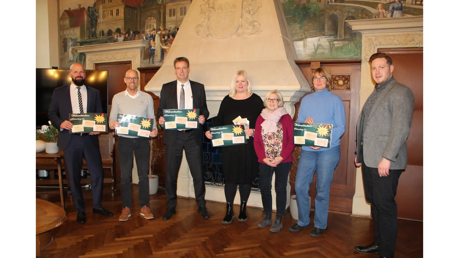 Geben den Startschuss für die diesjährige Schaumburger-Fünfer-Aktion: Markus Metschke, Thorsten Richter, Gerd Krome, Anja Spohr, Antje Niemeyer und Claas Marienhagen. (Foto: nh)