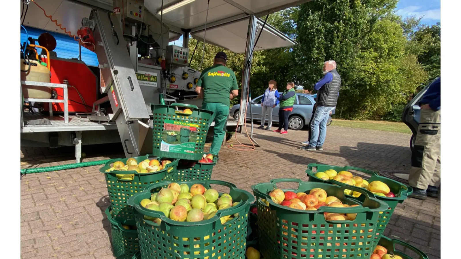 Nächsten Dienstag wird es fruchtig: Ab 8.30 Uhr ist das Saftmobil beim Feuerwehrgerätehaus in Meinsen-Warber zu Gast. (Foto: nh)