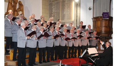 Das Singen im Chor (hier Männerchor Enzen-Hobbensen) ist für Menschen aller Generationen möglich und tut Körper und Seele gut.  (Foto: archiv bb)