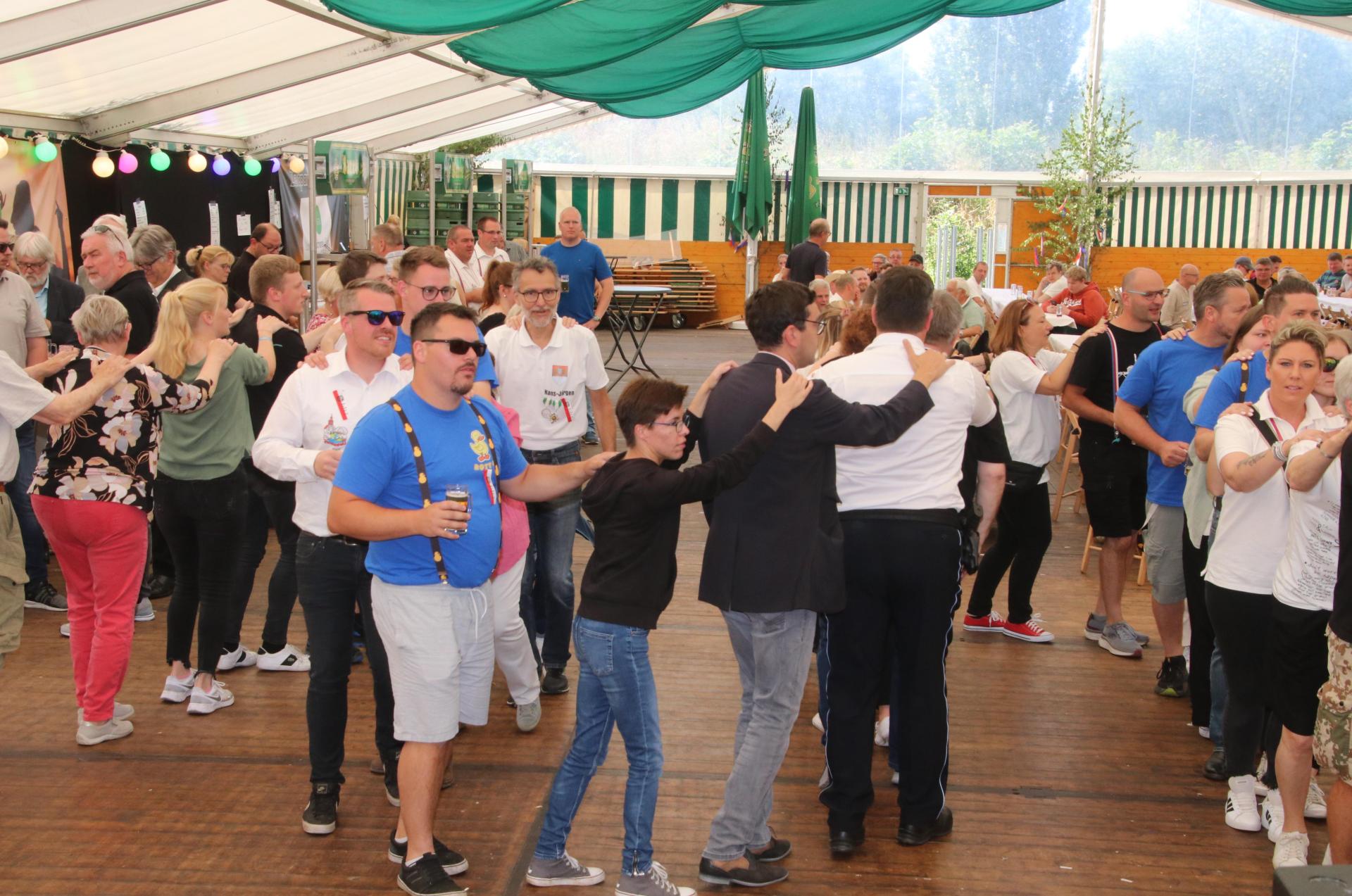 Bilder vom Schützenfest. (Foto: gi)