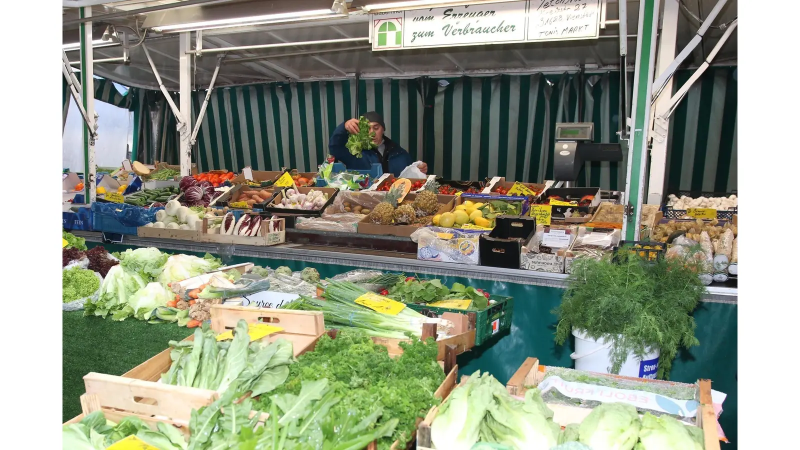 Politik, Verwaltung und Markthändler suchen nach Möglichkeiten, den Wochenmarkt wieder stärker zu beleben. (Foto: archiv bb)