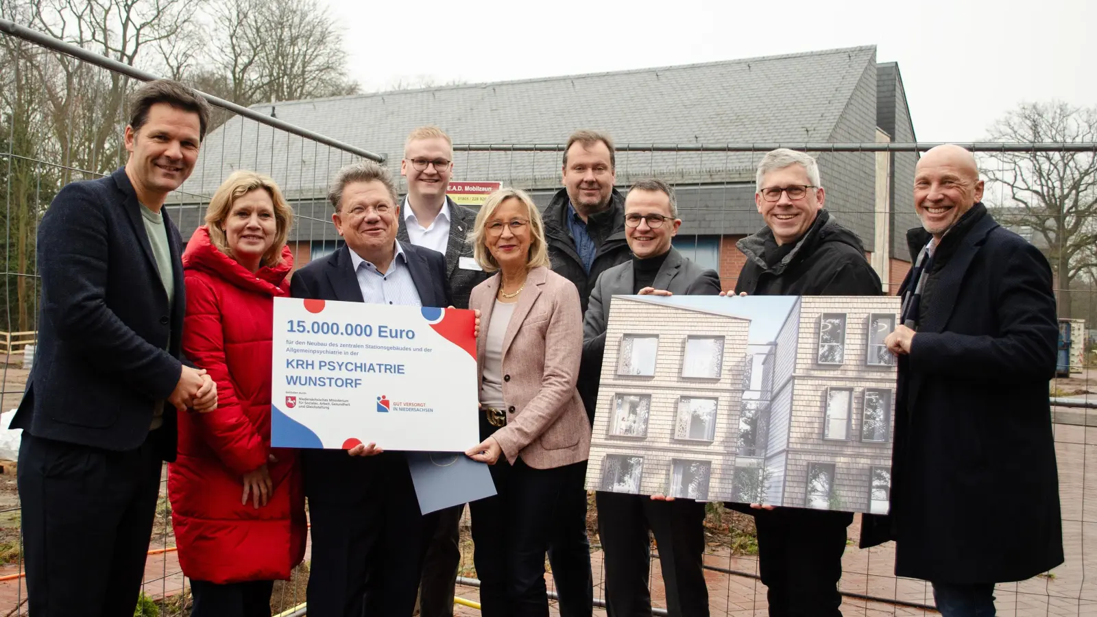 Bei der Übergabe des Förderbescheids (v.li.): Steffen Krach, Rebecca Schamber, Andreas Philippi, Leon Oppermann, Barbara Schulte, Peter Zahon, Bastian Flohr, Carsten Piellusch und Michael Borges.  (Foto: KRH Klinikum Region Hannover)