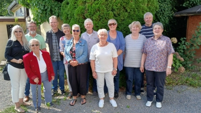 Teilnehmer des Klassentreffens (v.li.): Christa Shoen, Monika Herde, Wolfgang Dienert, Manfred Seller, Rosemarie Gümmer, Almut Wohnlich, Wolfgang Grages, Margret Schnittert, Doris Haubenreißer, Irmtraut Duda, Eckhard Peltz und Herta Kohlstedde. (Foto: privat)