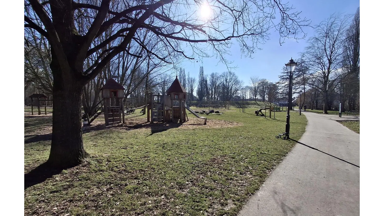 Der große Spielplatz am Burgwall, sei „ein Paradies für Kinder”. (Foto: ds)