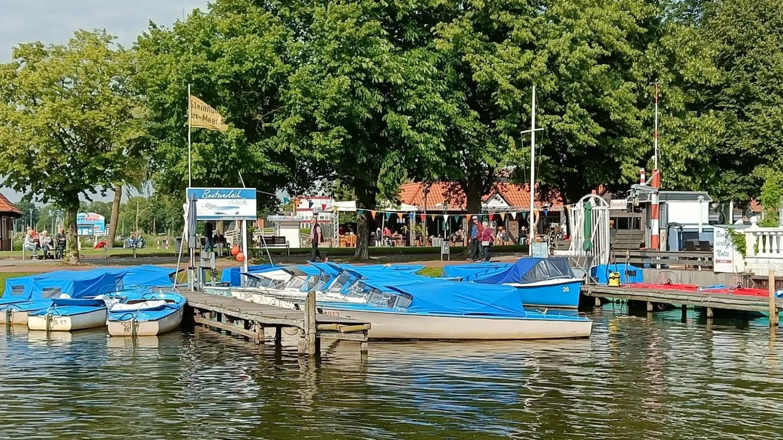 Beitrag für Klimaschutz und Nachhaltigkeit: Tretboote am Steinhduer Meer (Foto: wb)