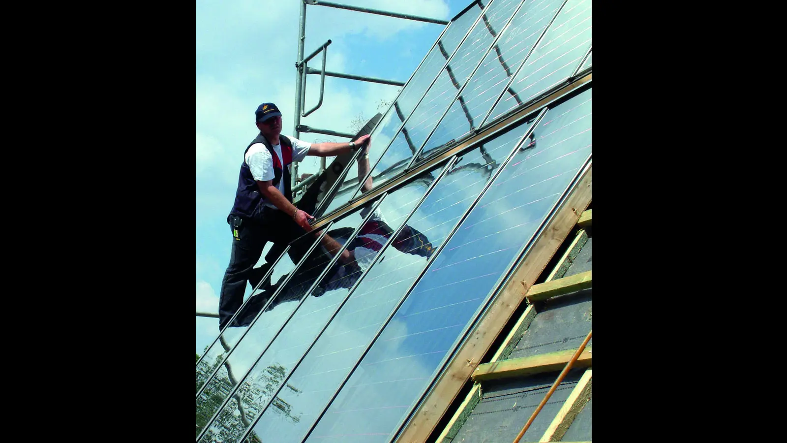 Photovoltaik: Dachdecker wissen, was zu tun ist.  (Foto: Foto: HF. Redaktion Harald Friedrich/akz-o)