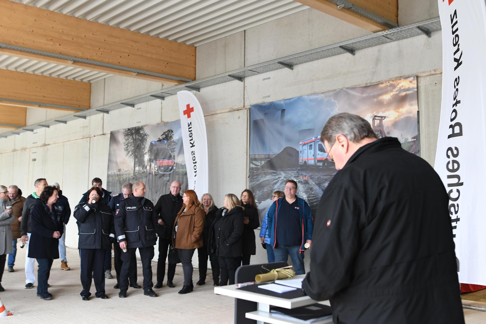 Zur Eröffnung sprach der Geschäftsführer der DRK-Rettungsdienst- und Krankentransport e.V. Bernd Gerberding. (Foto: nd)