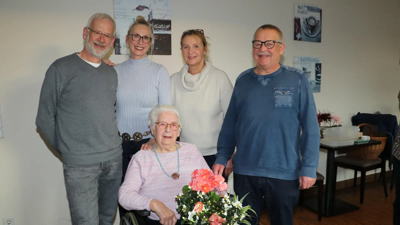 Haben Ursula Kubanek gratuliert (v.li.): Günter Kubanek, Kerstin Radeck (geborene Kubabek), Elke Rodloff und Hans Jürgen Kubanek. (Foto: gi)