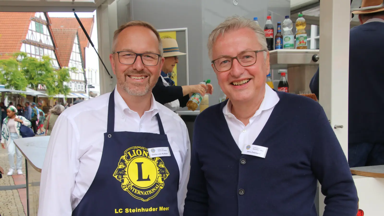 Zum 1. Juli wird Stefan von Kalben (li.) Nachfolger von Jens Zotzmann als Präsident des Lions-Club Steinhuder Meer. (Foto: gi)