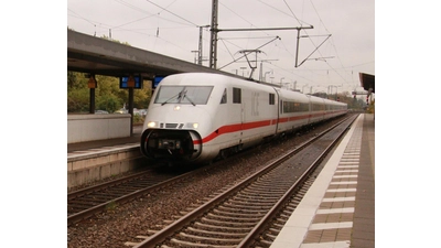 Über einen neuen Planungsstand der Bahn wird informiert. (Foto: gi)