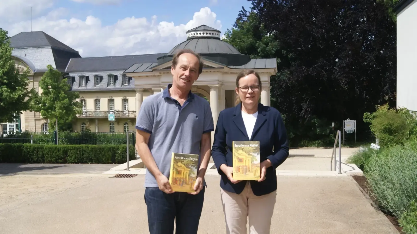 Matthias Freese und Lu Seegers stellen das Buch in Bad Nenndorf vor. (Foto: gk)