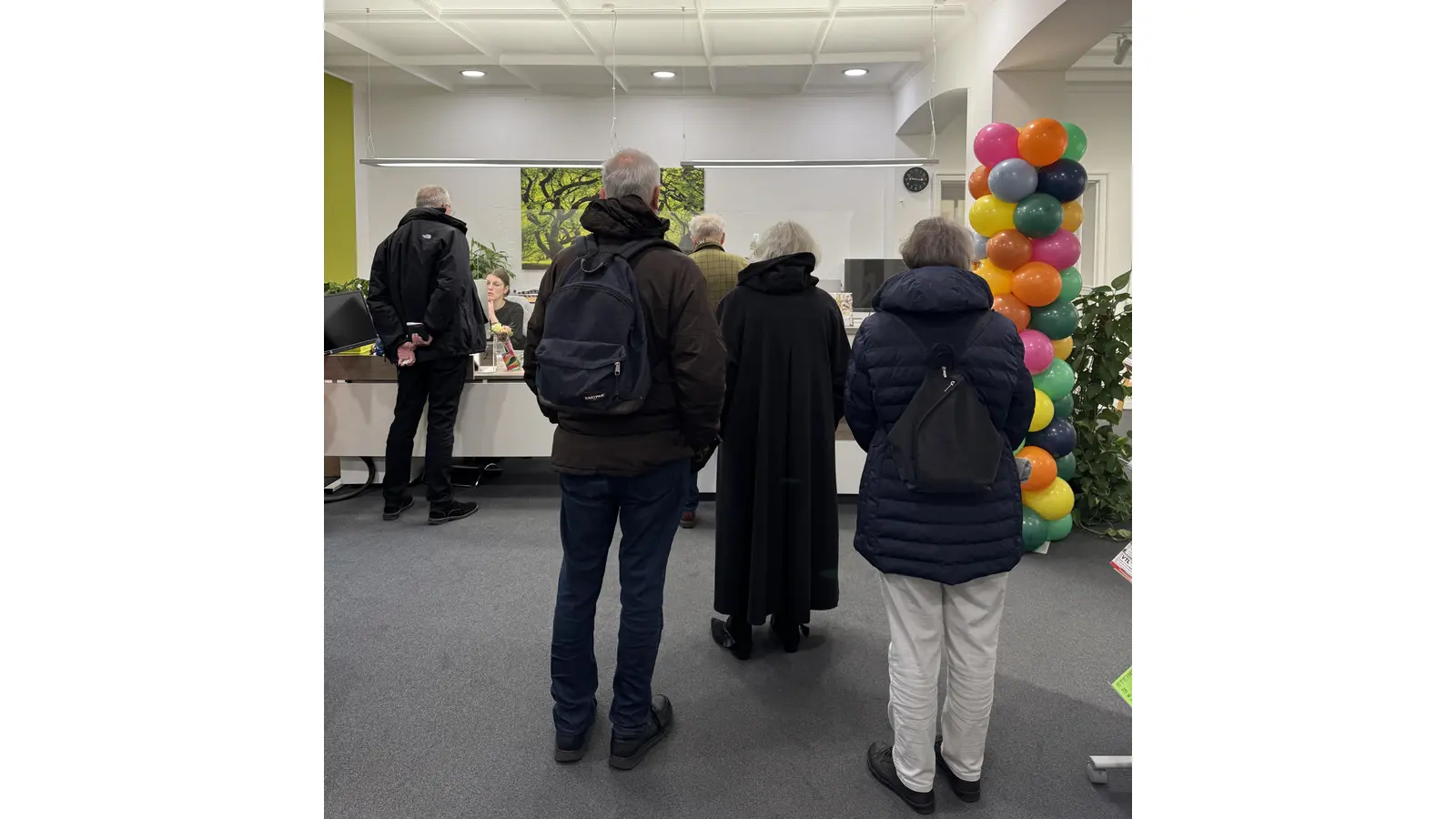 Die Situation direkt nach Türöffnung der Tourist-Information am vergangenen Freitag. (Foto: Landes)