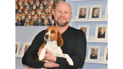 Bei der Hospizarbeit setzt Sven Goldbach auch auf tierische Mitarbeiter, die sich als Therapeuten bewährt haben. 