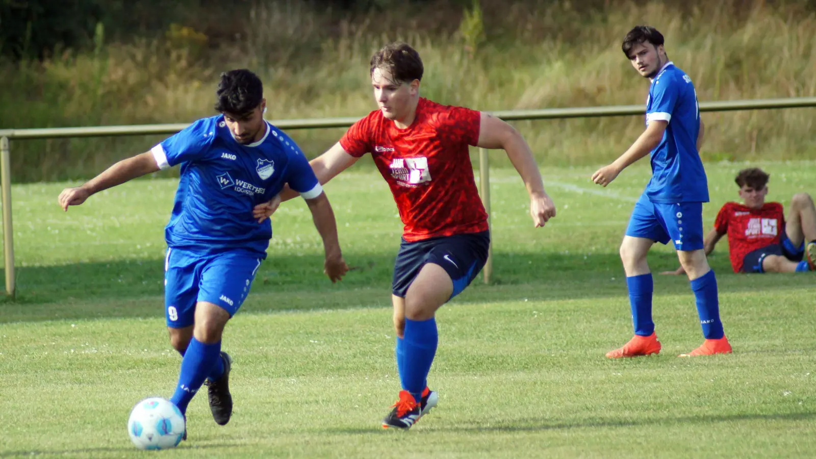 Legt den Ball am Gegenspieler vorbei: Liyan Acar. (Foto: privat)