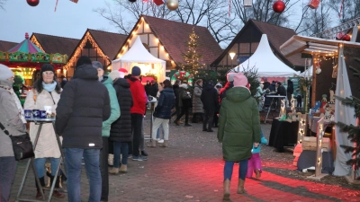 Der Weihnachtsmarkt im Scheunenviertel von Steinhude gehört zu den schönsten in der Region. (Foto: gi)