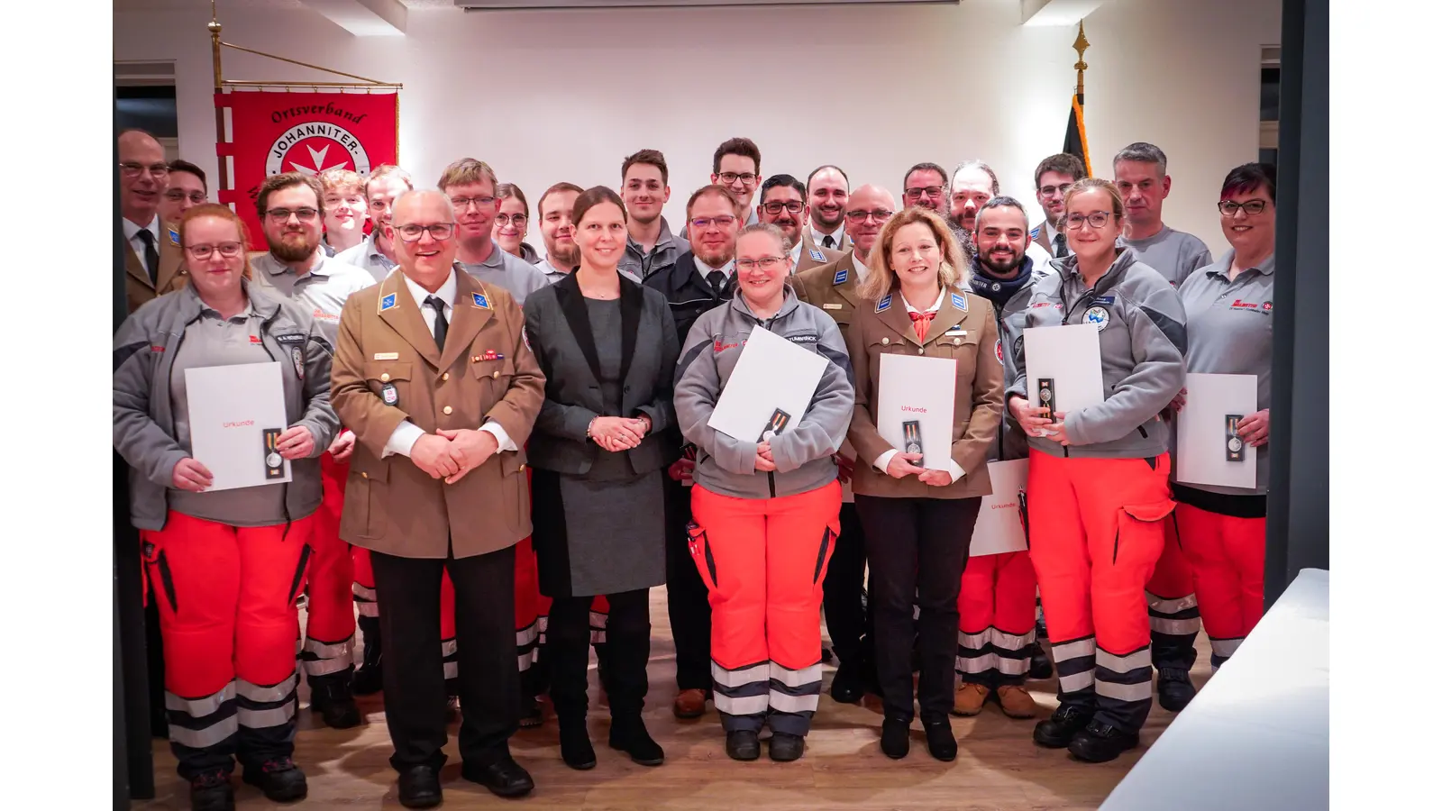 Bei der Verleihung Fluthilfemedaille in der Remise: Offizielle und ehrenamtliche Helfer.