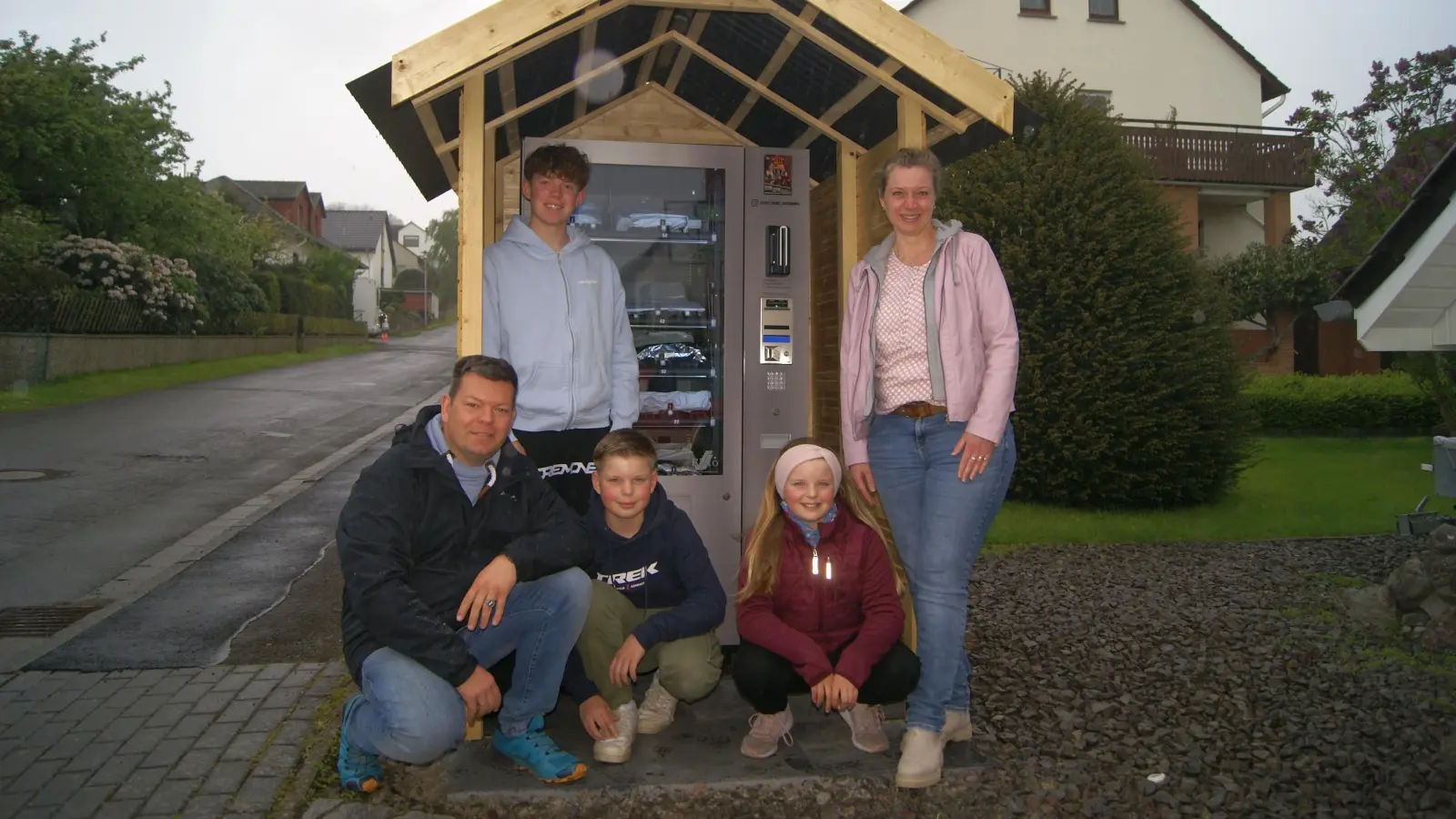 Familie Hoffmann eröffnet „Secret Packs”-Automaten für Retour-Lieferungen aus Deutschland und Europa. (Foto: gk)