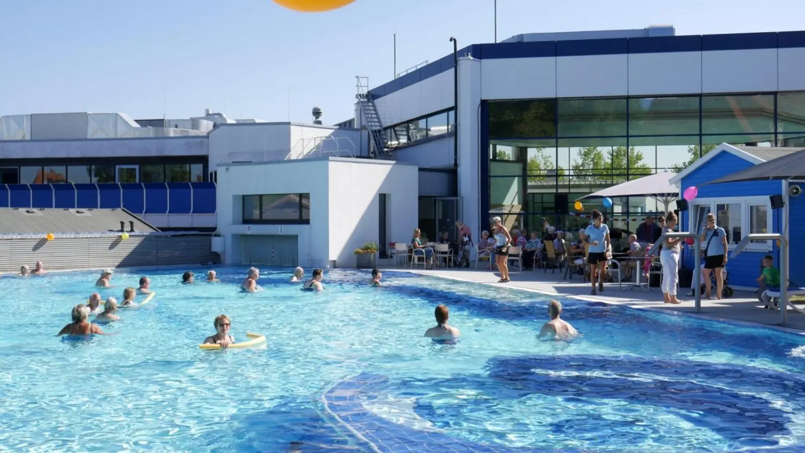 So schnell wie möglich will der Rat, dass das Freibad der Therme wieder geöffnet wird. (Foto: gk)