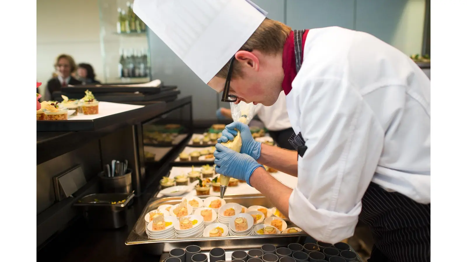 Der Mangel an Ausbildungsbewerbern ist zum Beispiel in der Gastronomie besonders hoch(Foto DEHOGA). (Foto: Dehoga)